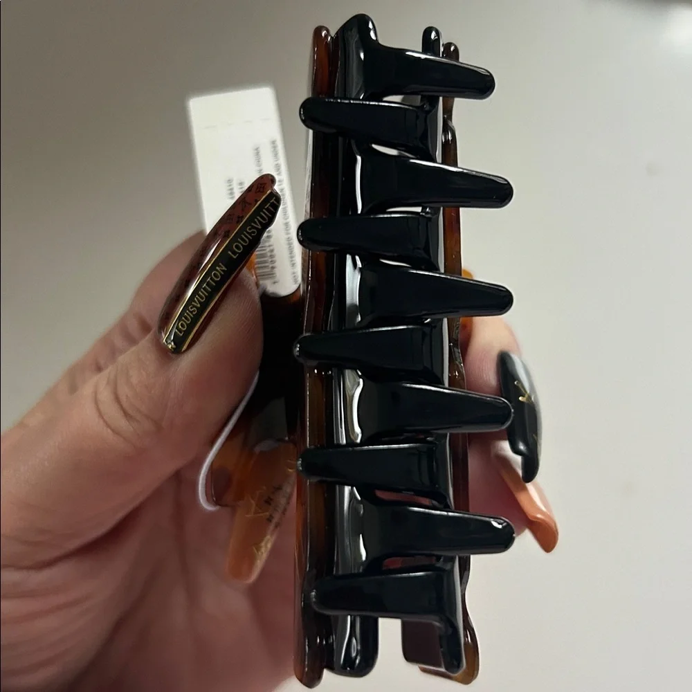 Tory Burch Brown/Black Tortoise Hair Clip NWT Dust Bag Included - Picture 4 of 7